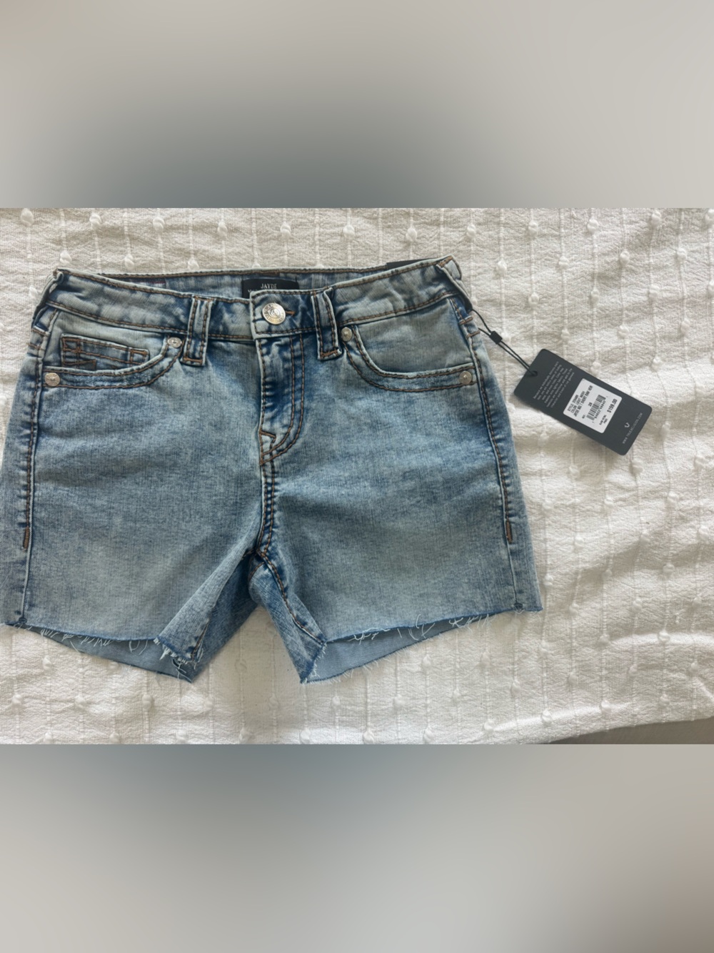 NWT True Religion Jayde Mid Rise Classic Short Light Wash sz 28 Raw Hem Denim